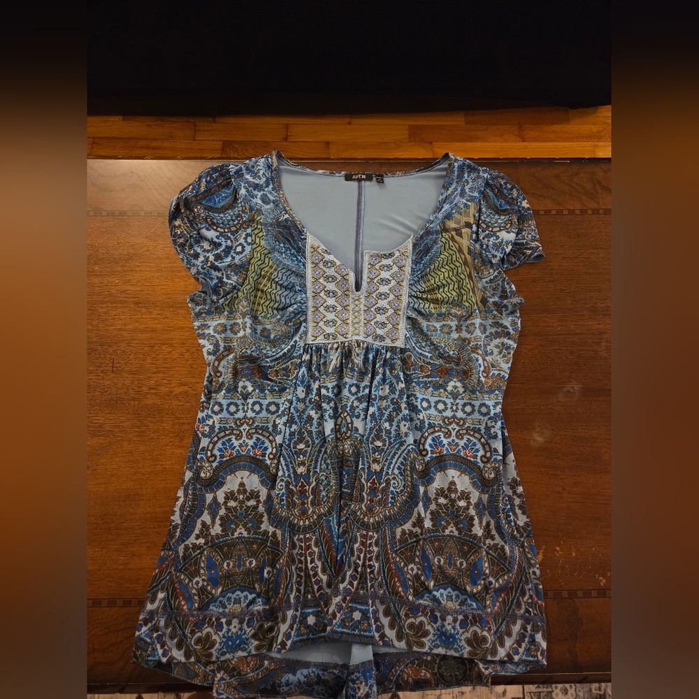 women short sleeve silky top Apt 9 blue with design 0X